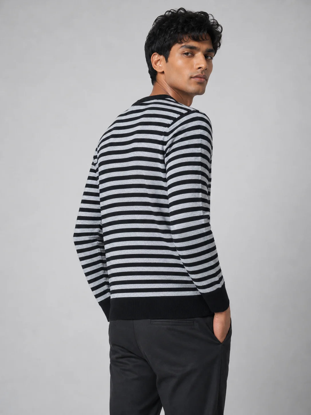 Woolen Full Sleeve Sweater with Lining Pattern